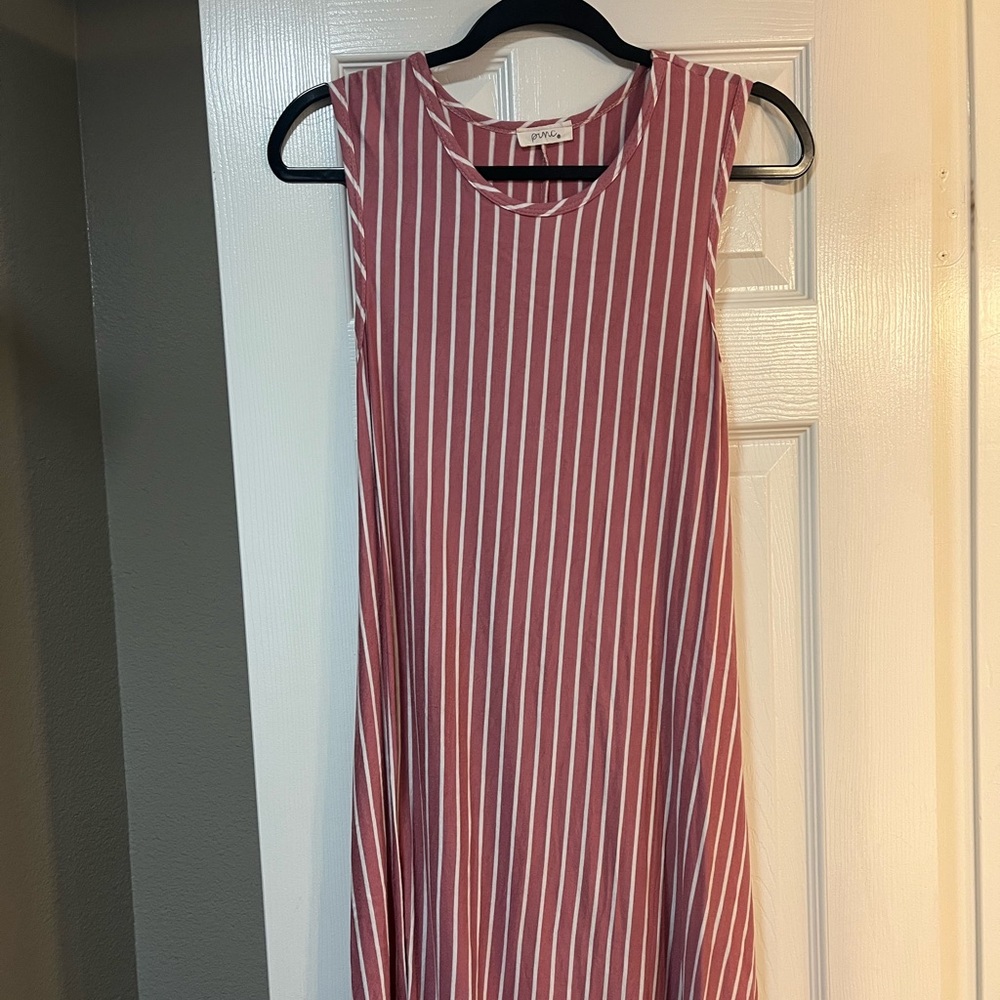 $5 SALE. Pinc junior’s large striped dress. Dusty rose and white. GUC.